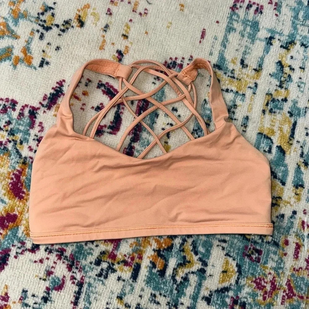 Lululemon Free to Be Bra Size 6